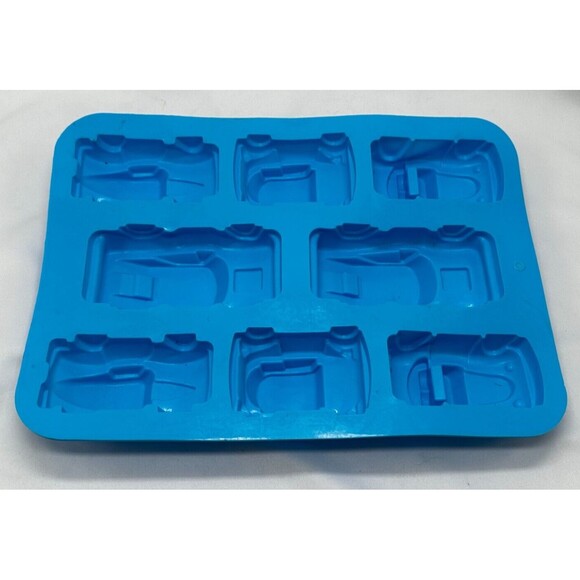 8 CAVITY Silicone Baking Cup Cake/Ice/Chocolate/Candy Mold - Vintage Cars 9x12" - Picture 3 of 7